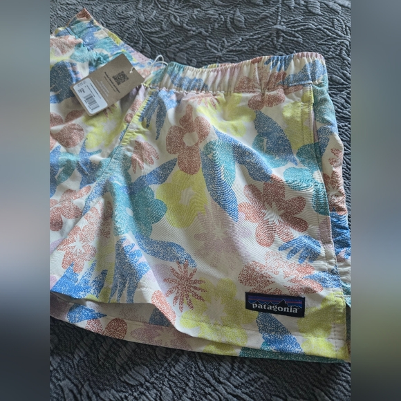 PatagoniaWomen's Barely Baggies™ 2.5" Shorts - Picture 5 of 6